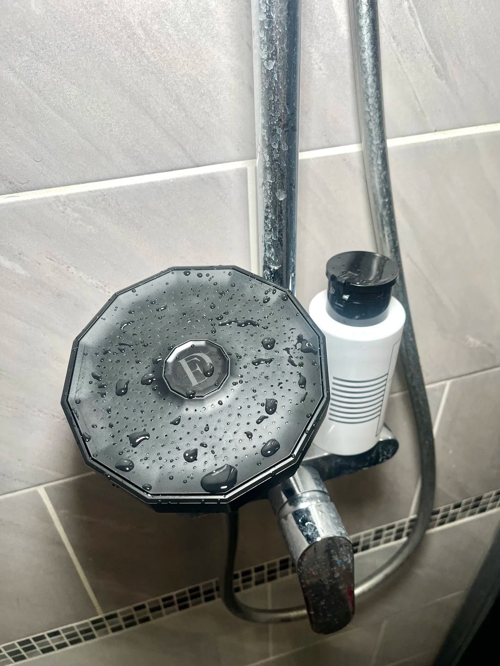 Lifestyle_of_Filtered_Showerhead_3_copy_2.webp